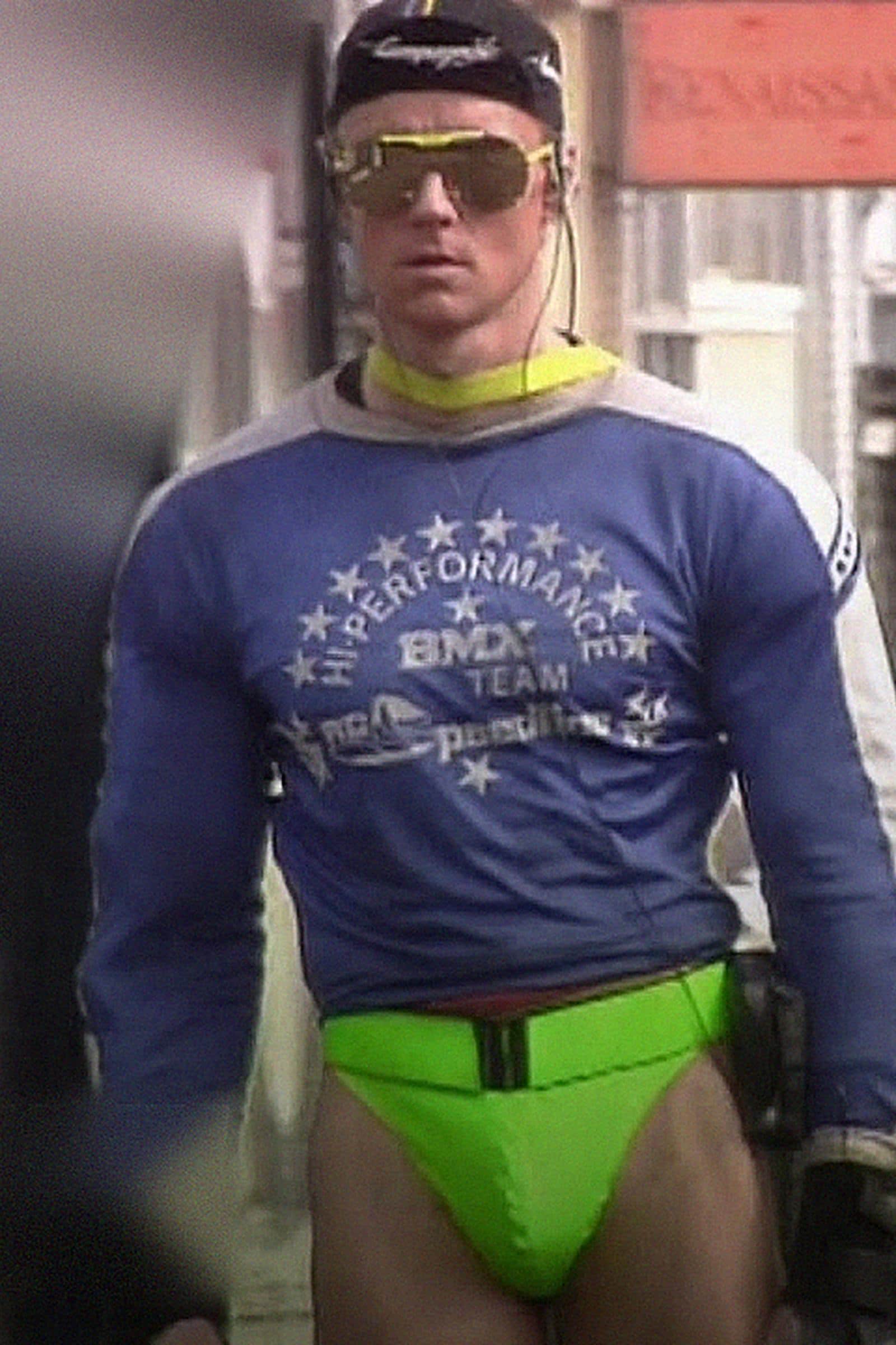 Henri Pronker, de blotebillenskater, in string en BMX-shirt
